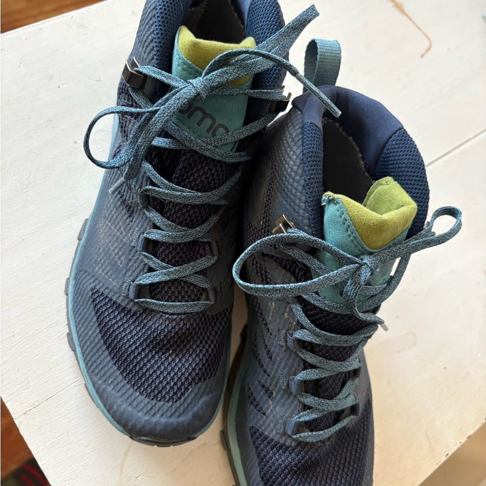 Salomon Navy and Teal Trail Shoes - Picture 2 of 4